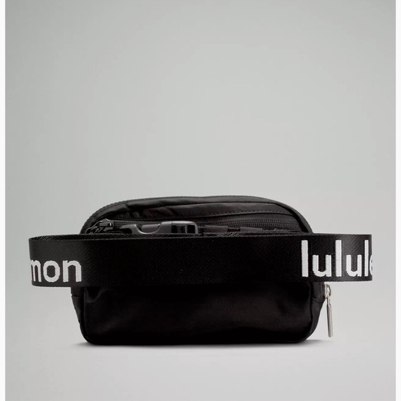π₯ππ« Lululemon Everywhere Belt Bag in BLACK AND WHITE. LAST ONEπ₯ππ« - Picture 3 of 4